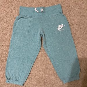 Nike Capri Shorts Lg